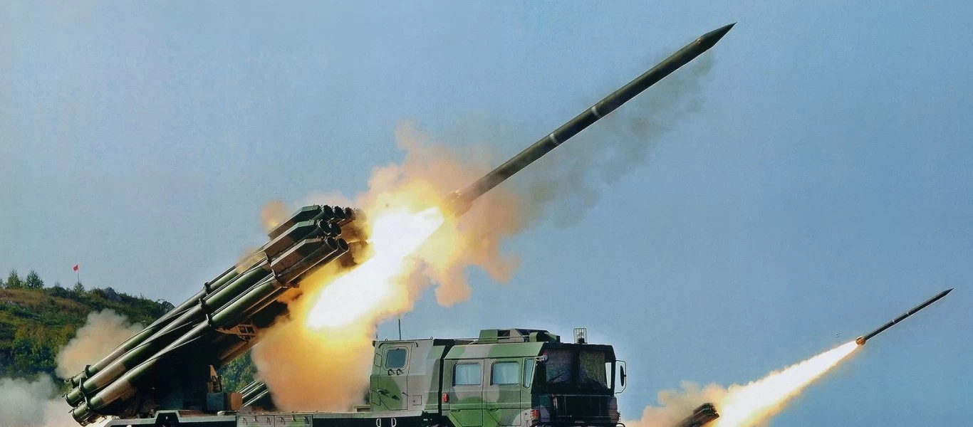 Smerch: Το ρωσικό σύστημα εκτοξευτών ρουκετών που κονιορτοποιεί μια ολόκληρη Ταξιαρχία στα 90 χλμ. απόσταση (βίντεο)